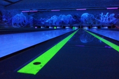 Hiwi Bowlingbahn bei Schwarzlicht
